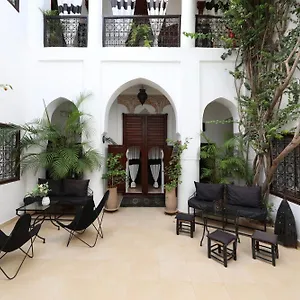 Riad Noor Charana ***